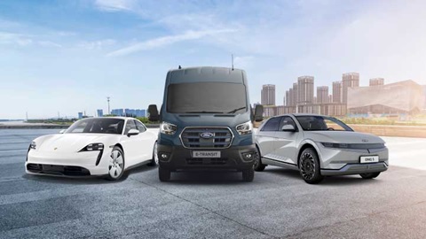 van and 2 cars line up